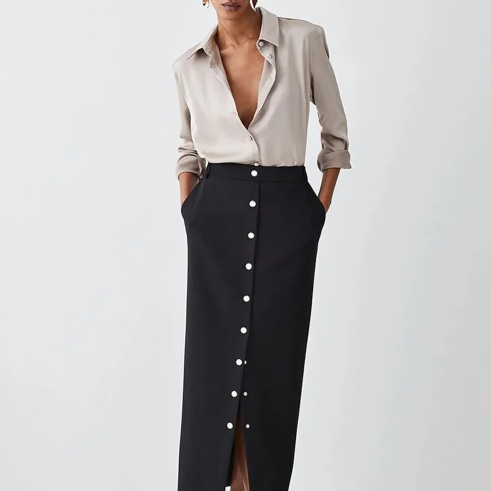 Chic Black Button-Down Skirt